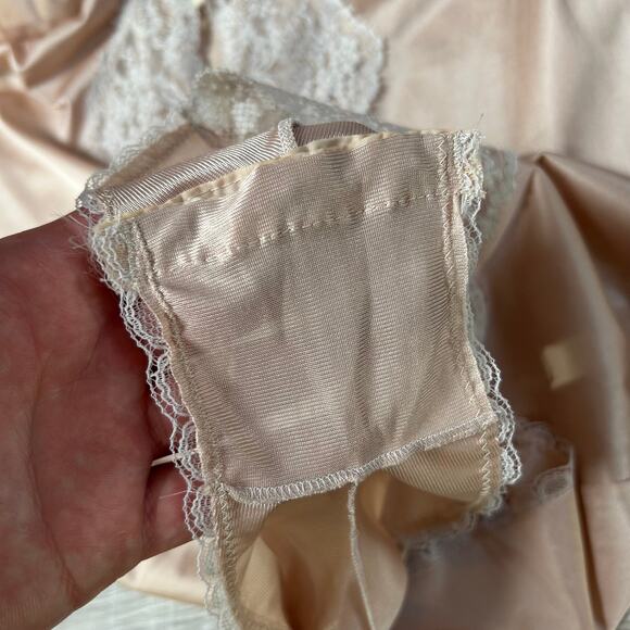 Vintage Henson Kickernick Teddy Romper Peach Satin Lace 1970s Lingerie Bridal - Picture 8 of 9